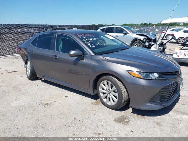 Toyota CAMRY LE 2020 4T1C11AK6LU338995 головне зображення