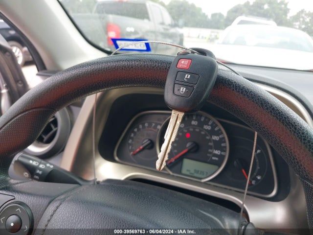 Toyota RAV4 LE 2015 JTMZFREV5FJ042214 Image 11