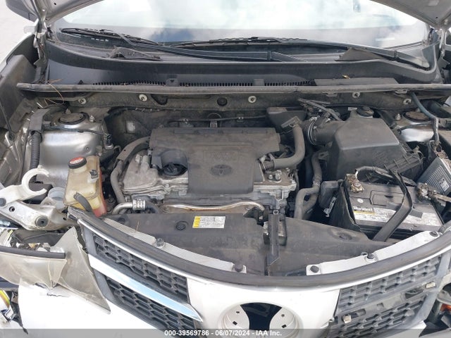 Toyota RAV4 LE 2015 JTMZFREV3FJ050893 Image 10