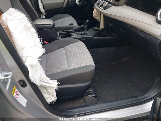 Toyota RAV4 LE 2015 JTMZFREV3FJ050893 Image 5