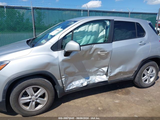 KL7CJKSB8MB302566 Chevrolet Trax Fwd Ls