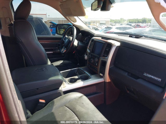 1C6RR7NM3JS353119 RAM 1500 Laramie  4x4 5'7 Box