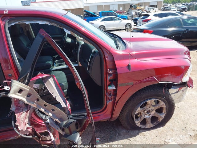 1C6RR7NM3JS353119 RAM 1500 Laramie  4x4 5'7 Box