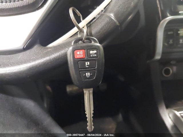 5YFBURHE4HP652932 Toyota COROLLA SE