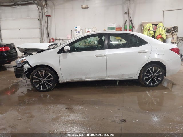 5YFBURHE4HP652932 Toyota COROLLA SE
