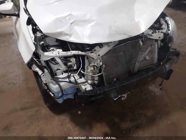 5YFBURHE4HP652932 Toyota COROLLA SE