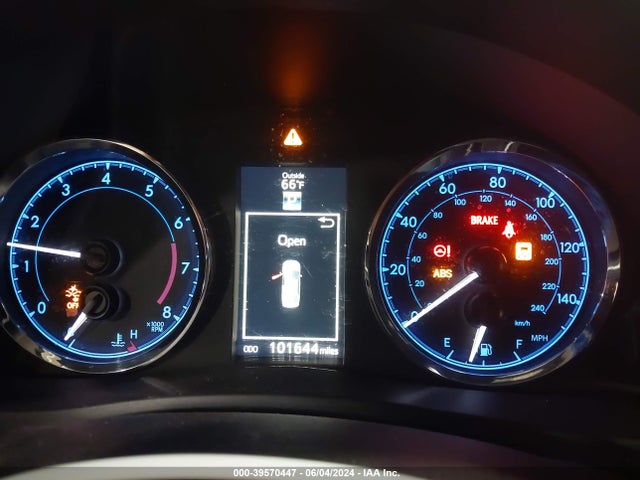 5YFBURHE4HP652932 Toyota COROLLA SE