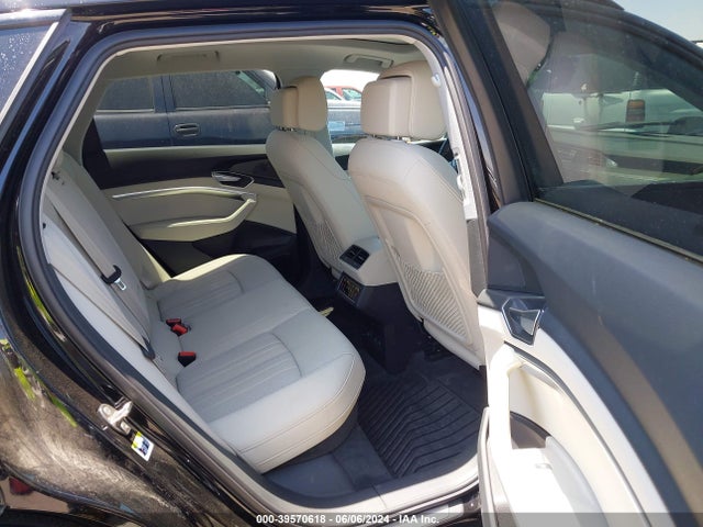 WA1LAAGE2MB038884 Audi E-tron Premium Plus Quattro