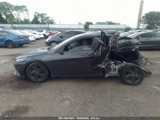 5NPLM4AG8NH065225 Hyundai ELANTRA SEL