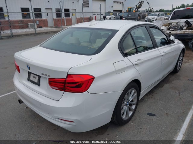 BMW 320i 2017 WBA8A9C30HAC99876 Image 4