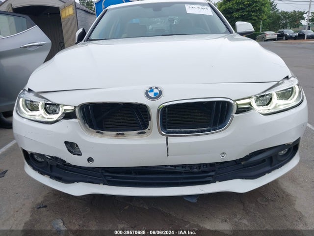 BMW 320i 2017 WBA8A9C30HAC99876 Image 6