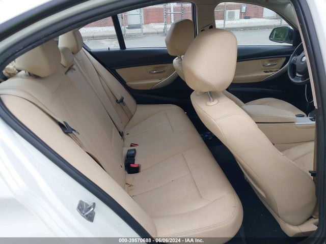 BMW 320i 2017 WBA8A9C30HAC99876 Image 8