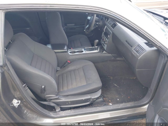 39570768 :رقم المزاد ، 2B3CJ4DVXAH185177 vin ، 2010 Dodge Challenger Se مزاد بيع