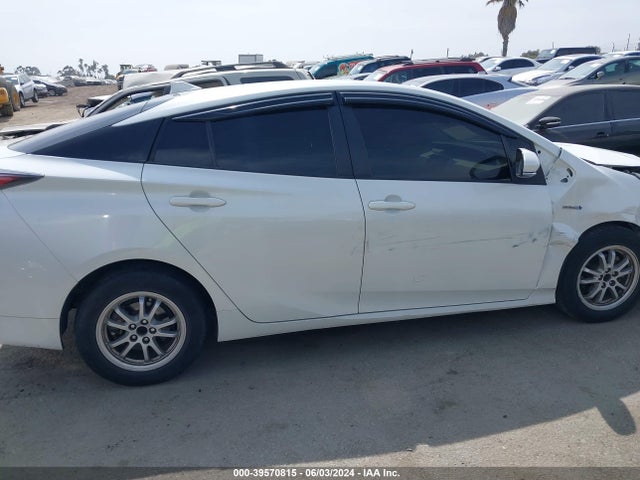 Toyota Prius Two 2016 JTDKBRFU5G3012414 Image 13