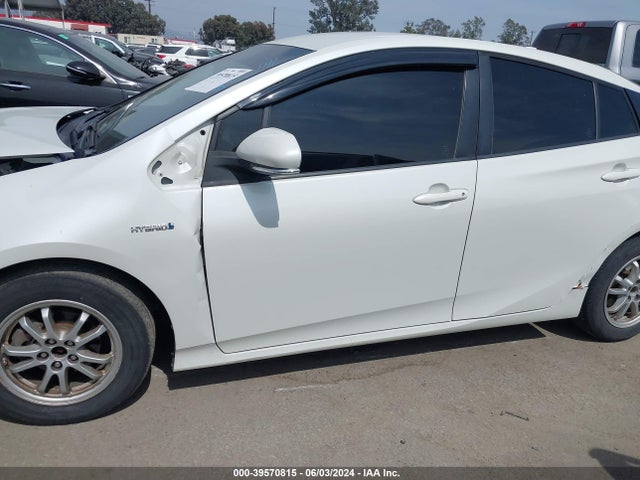 Toyota Prius Two 2016 JTDKBRFU5G3012414 Image 14