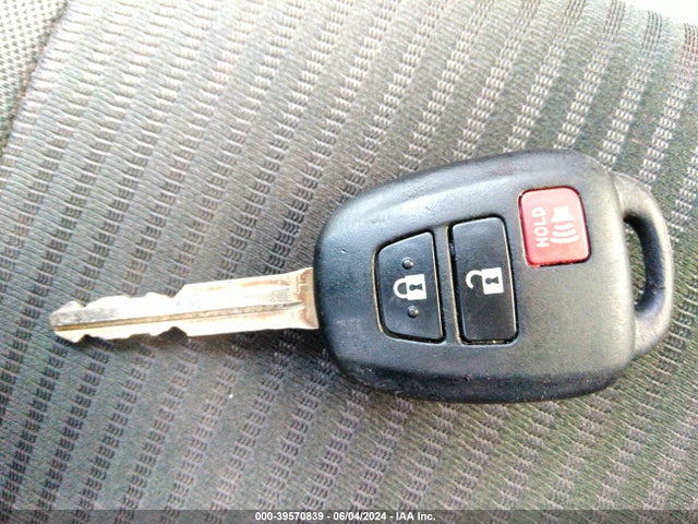 Toyota RAV4 LE 2018 JTMZFREV9JJ155608 Image 11