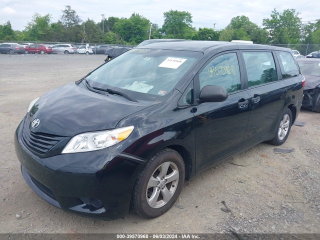 Toyota Sienna L 7 Passenger 2015 5TDZK3DC8FS660607 Image 2