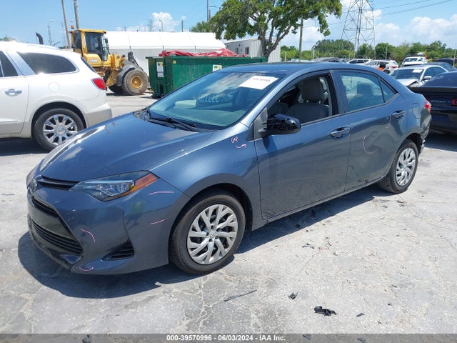 Toyota COROLLA LE 2018 2T1BURHE7JC978620 Image 2