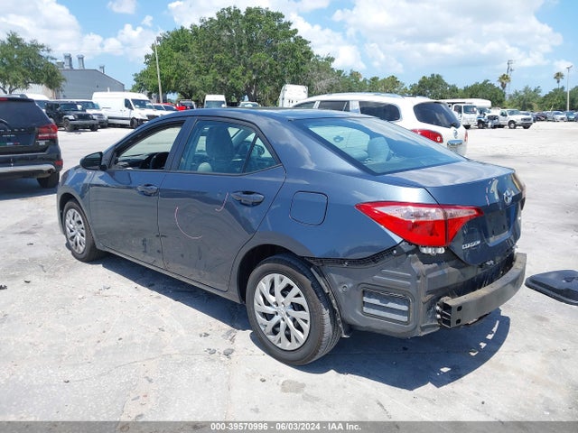 Toyota COROLLA LE 2018 2T1BURHE7JC978620 Image 3