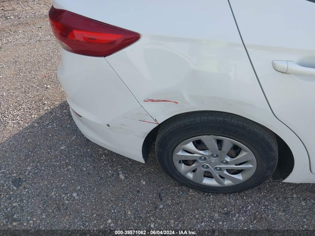 Hyundai ELANTRA SE 2017 5NPD74LF5HH146736 Image 12