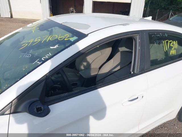 Hyundai ELANTRA SE 2017 5NPD74LF5HH146736 Image 16