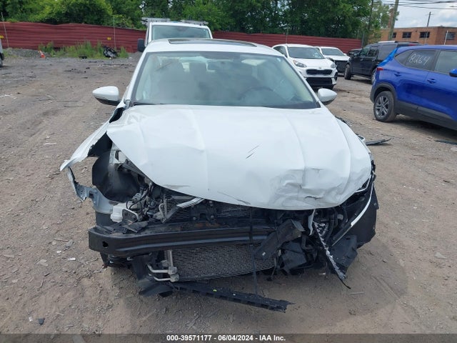 1VWBA7A34JC047598 Volkswagen Passat 2.0t Se