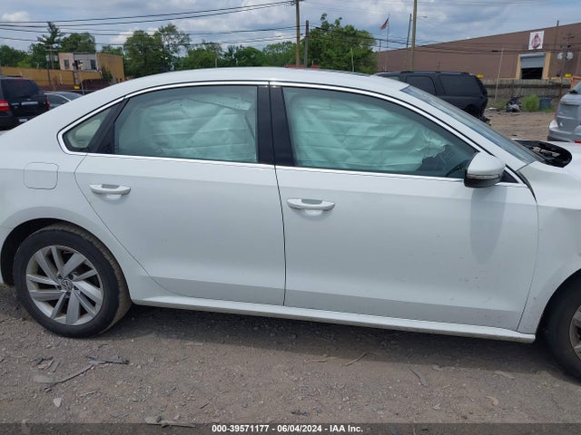 1VWBA7A34JC047598 Volkswagen Passat 2.0t Se