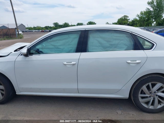 1VWBA7A34JC047598 Volkswagen Passat 2.0t Se