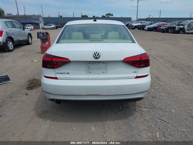 1VWBA7A34JC047598 Volkswagen Passat 2.0t Se