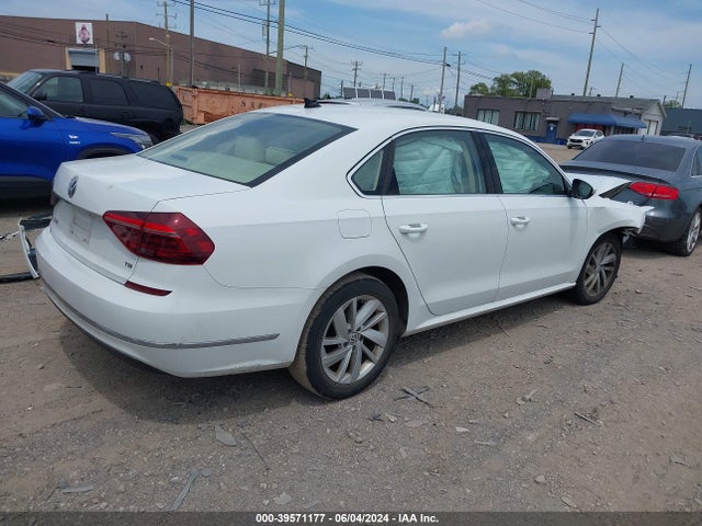 1VWBA7A34JC047598 Volkswagen Passat 2.0t Se