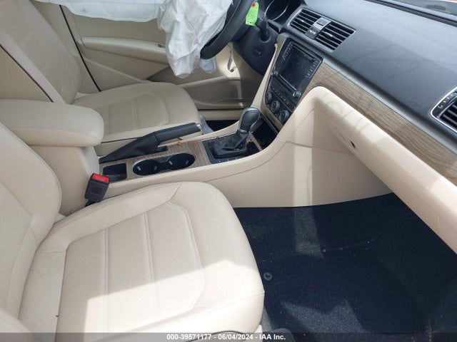 1VWBA7A34JC047598 Volkswagen Passat 2.0t Se