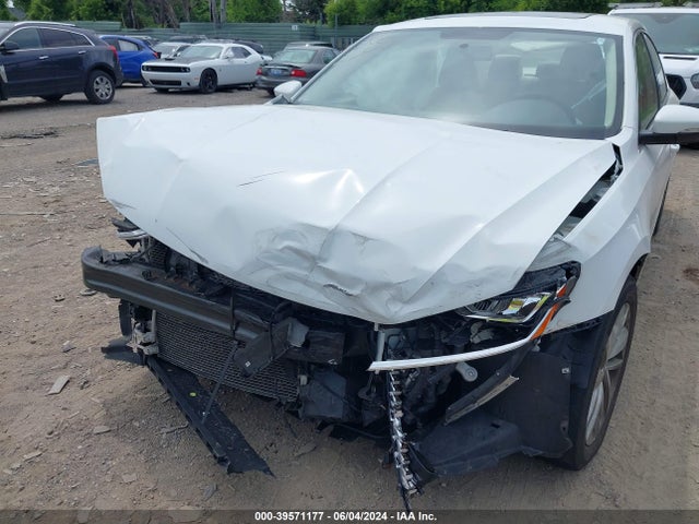 1VWBA7A34JC047598 Volkswagen Passat 2.0t Se