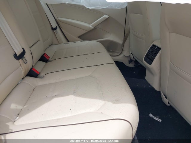 1VWBA7A34JC047598 Volkswagen Passat 2.0t Se