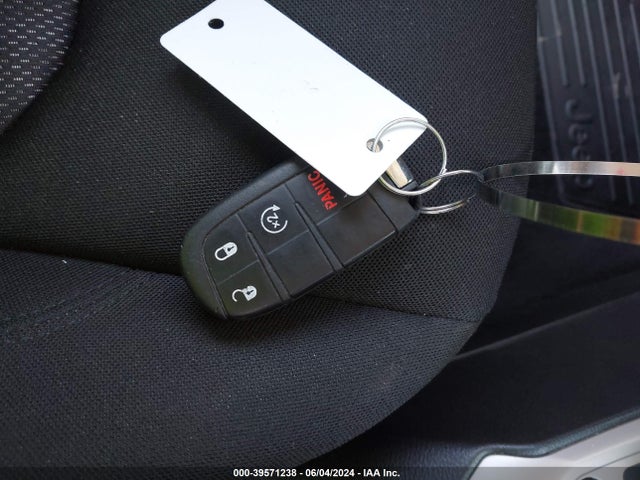 Jeep Renegade Latitude 2016 ZACCJBBTXGPC88000 Image 11