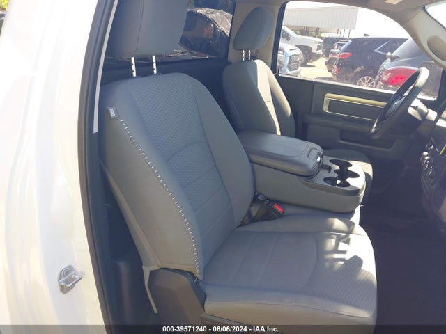 3C6JR6AT0KG645758 RAM 1500 Classic Tradesman
