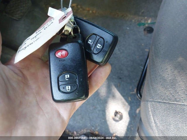 Toyota Prius Two 2015 JTDKN3DU6F1892511 Image 11
