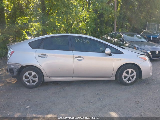 Toyota Prius Two 2015 JTDKN3DU6F1892511 Image 14