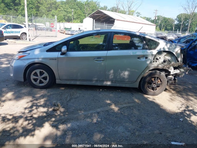 Toyota Prius Two 2015 JTDKN3DU6F1892511 Image 15
