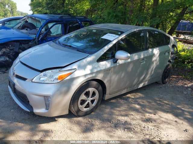 Toyota Prius Two 2015 JTDKN3DU6F1892511 Image 2