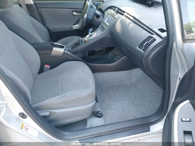 Toyota Prius Two 2015 JTDKN3DU6F1892511 Image 5