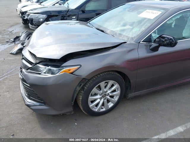 Toyota CAMRY LE 2020 4T1C11AK4LU996878 Image 18