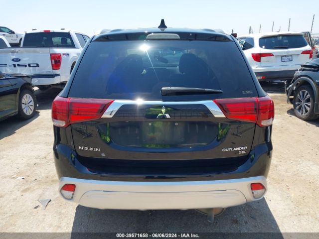 JA4AZ3A32KZ040285 Mitsubishi Outlander Sel