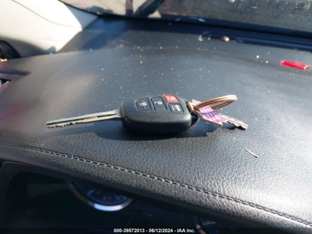 2T1BURHE8JC055014 Toyota COROLLA LE