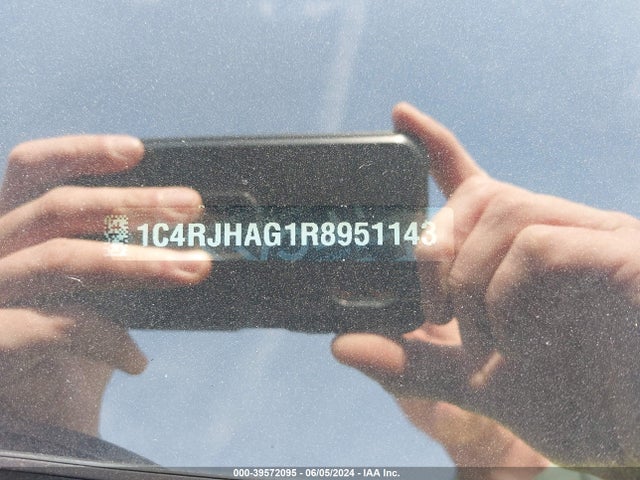 1C4RJHAG1R8951143 Jeep Grand Cherokee Laredo 4x4