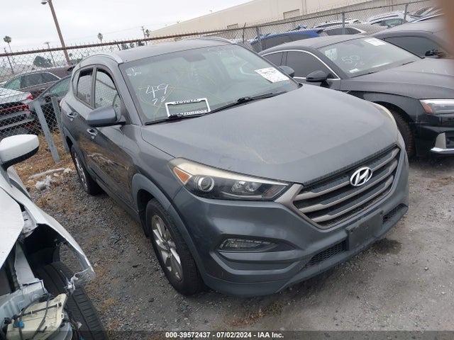 2016 KM8J33A44GU202157 main image