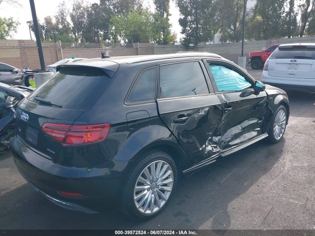 WAUUPBFF3HA059597 Audi A3 E-tron 1.4t Premium