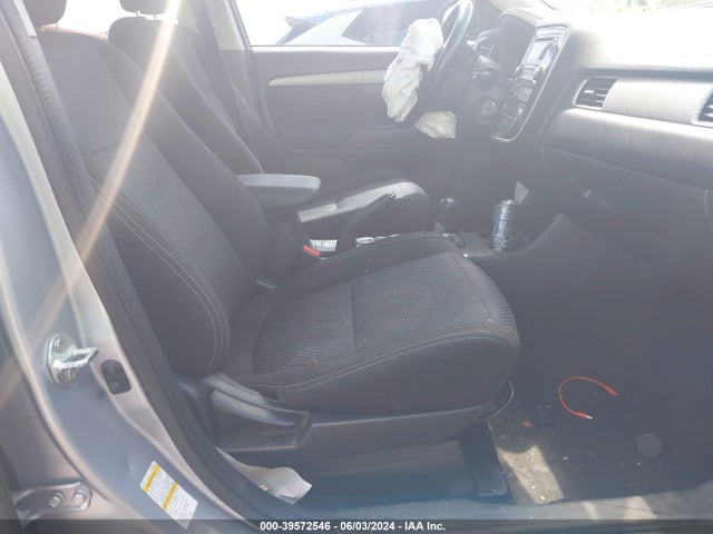 JA4AZ3A33GZ038181 Mitsubishi Outlander Es