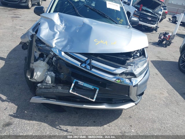 JA4AZ3A33GZ038181 Mitsubishi Outlander Es