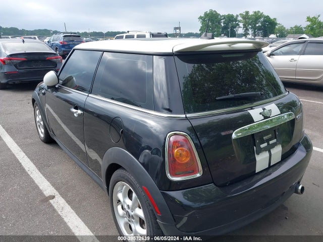 2009 MINI COOPER WMWMF33569TW73411 Photo 2