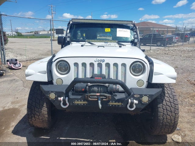 1C4BJWDG9HL661472 Jeep Wrangler Unlimited Sport 4x4